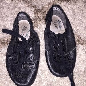 Girls jazz shoe fits size 10 black dance shoe